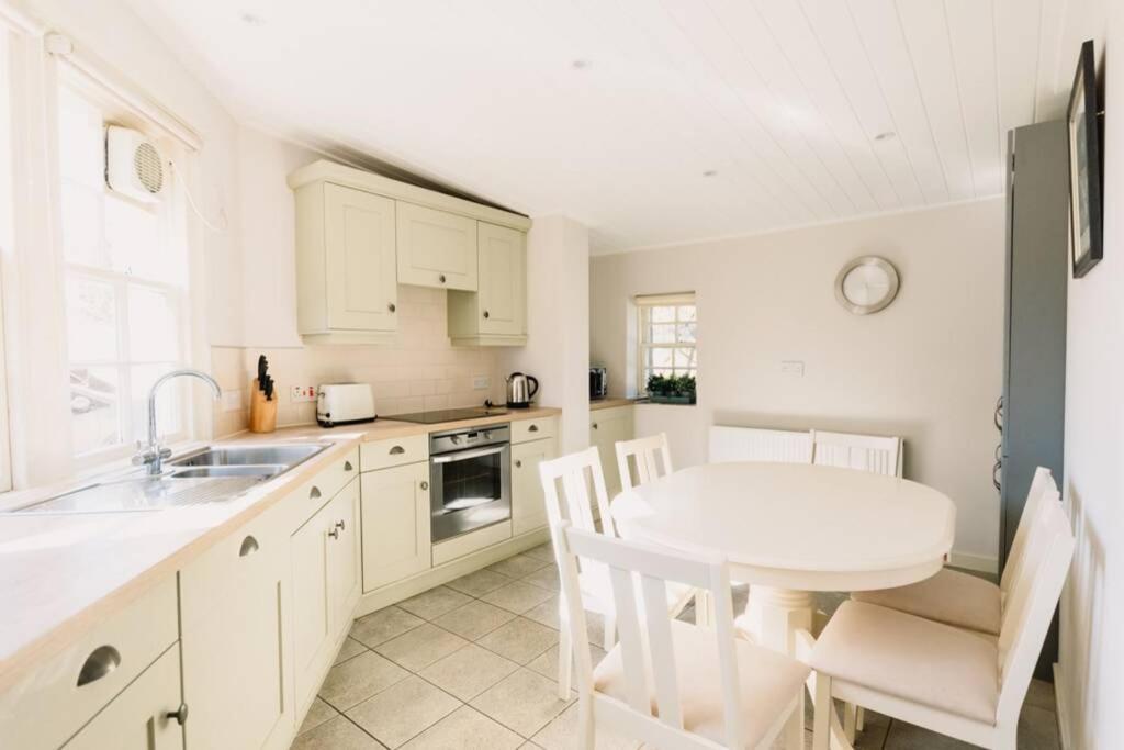 Factors House - A Comfy Cottage In Countryside Park With Wifi And Access To Bar And Pool Perth Eksteriør billede